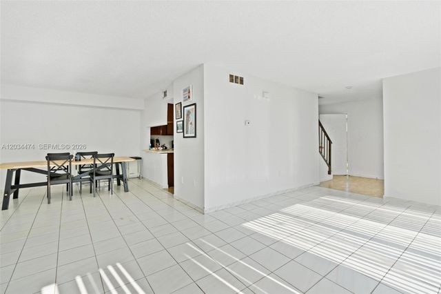 15460 SW 82nd Ln 404, Miami, FL 33193