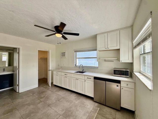 3684 NE 11th Avenue Unit 4, Oakland Park, FL 33334