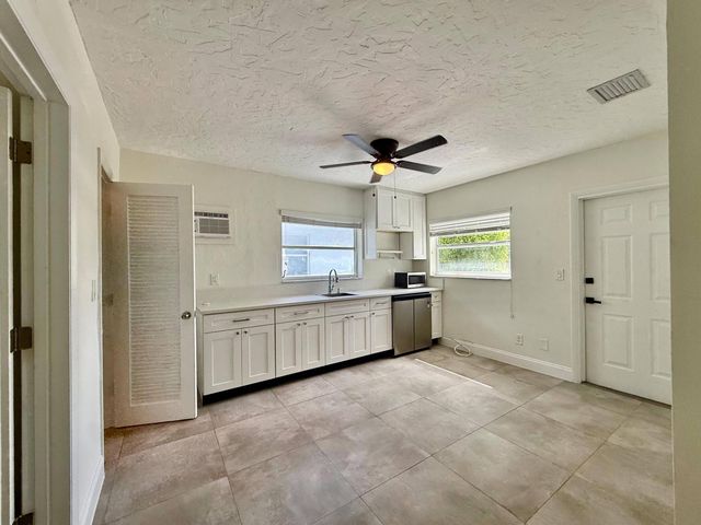 3684 NE 11th Avenue Unit 4, Oakland Park, FL 33334