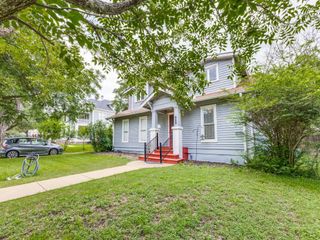 423 S Main ST, Lockhart, TX 78644