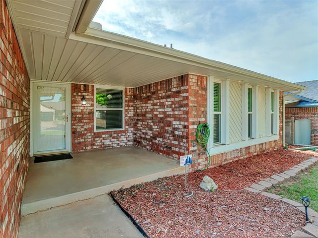 9812 S Hillcrest Drive, Oklahoma City, OK 73159
