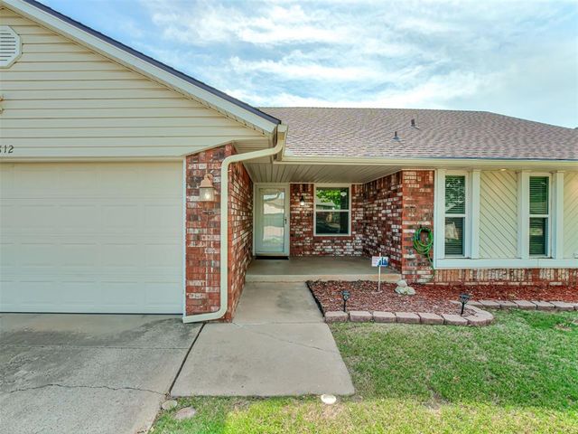 9812 S Hillcrest Drive, Oklahoma City, OK 73159