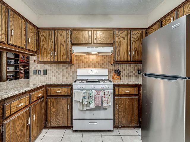 9812 S Hillcrest Drive, Oklahoma City, OK 73159