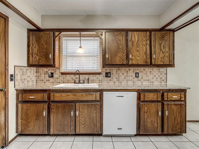9812 S Hillcrest Drive, Oklahoma City, OK 73159