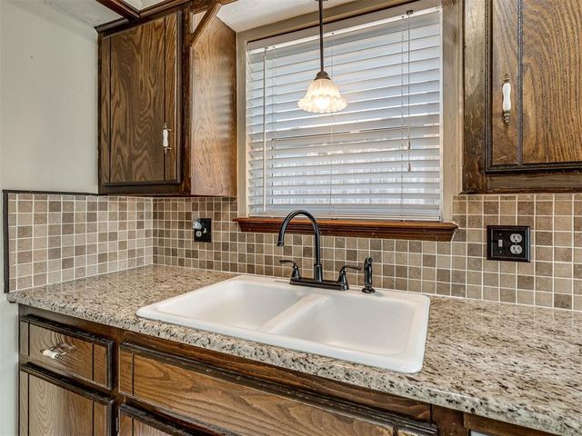 9812 S Hillcrest Drive, Oklahoma City, OK 73159