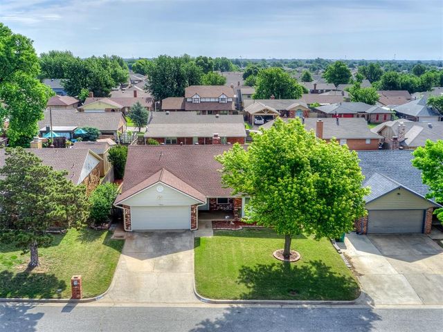 9812 S Hillcrest Drive, Oklahoma City, OK 73159