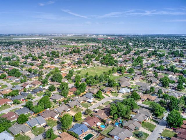9812 S Hillcrest Drive, Oklahoma City, OK 73159