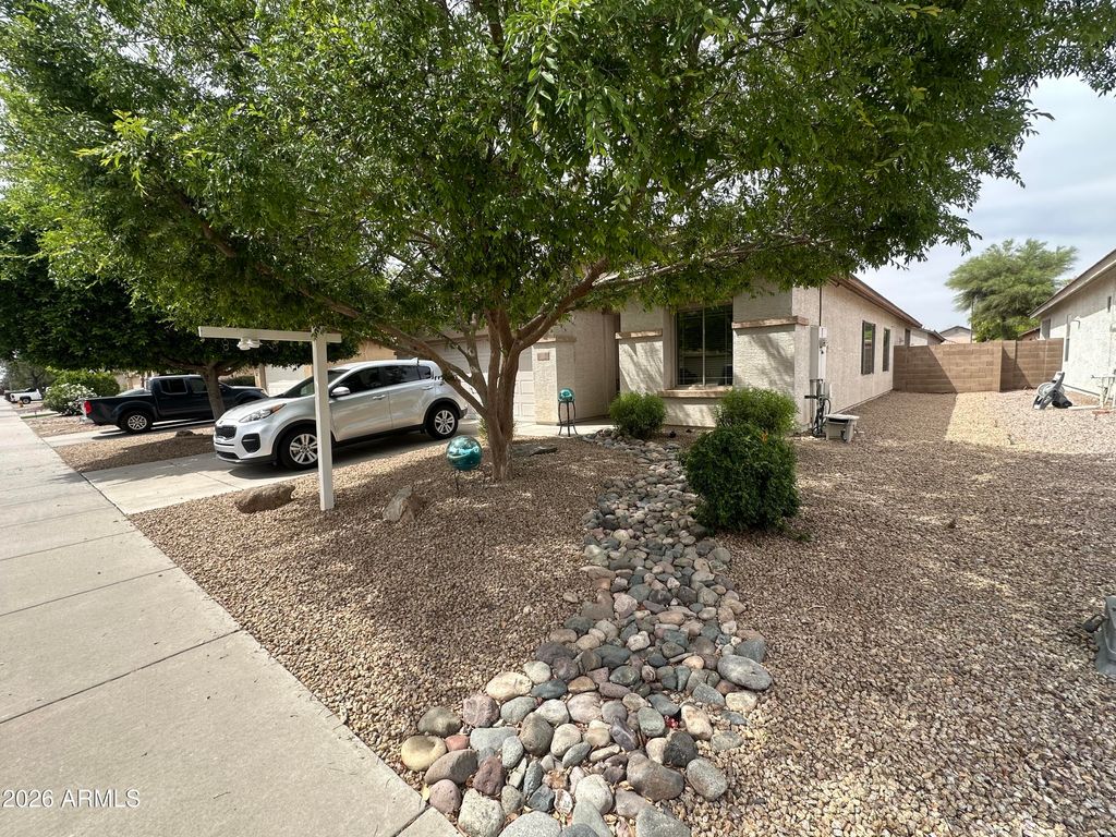 Image 1 of property listing at 11614 W GRANT Street, Avondale, AZ 85323