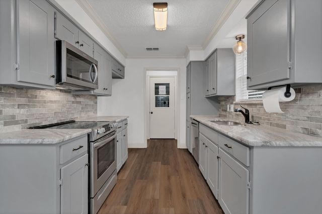 6433 Heather Drive, Watauga, TX 76148