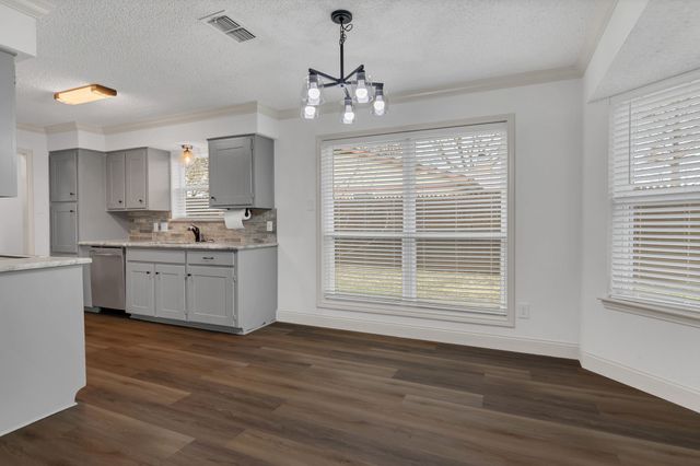 6433 Heather Drive, Watauga, TX 76148