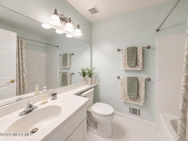 19 Painted Wagon Road 100, Holmdel, NJ 07733