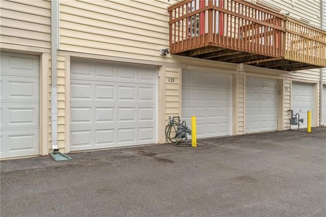 228 Chads Ford Way, Roswell, GA 30076