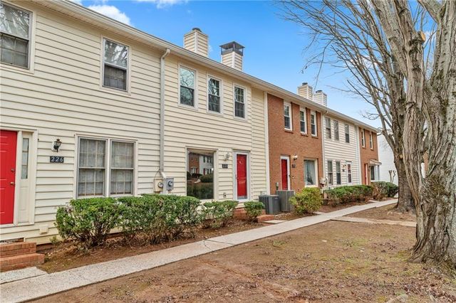 228 Chads Ford Way, Roswell, GA 30076