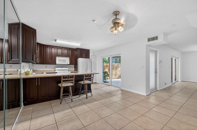 9110 SW 22nd Ct D-4, Fort Lauderdale, FL 33324