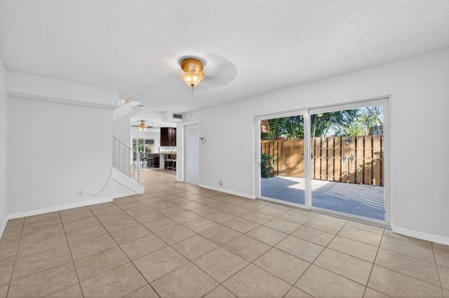 9110 SW 22nd Ct D-4, Fort Lauderdale, FL 33324