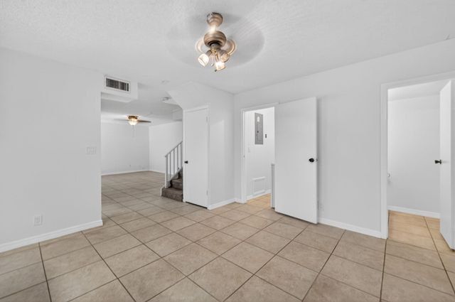 9110 SW 22nd Ct D-4, Fort Lauderdale, FL 33324