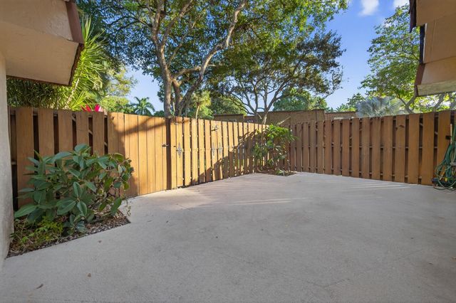 9110 SW 22nd Ct D-4, Fort Lauderdale, FL 33324