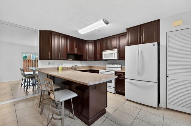 9110 SW 22nd Ct D-4, Fort Lauderdale, FL 33324