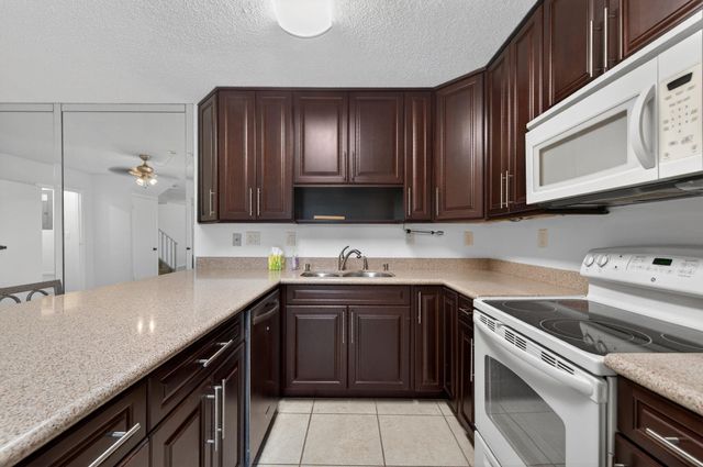 9110 SW 22nd Ct D-4, Fort Lauderdale, FL 33324