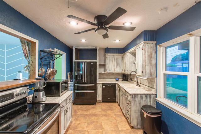 808 S PRESTON STREET, Burkburnett, TX 76354