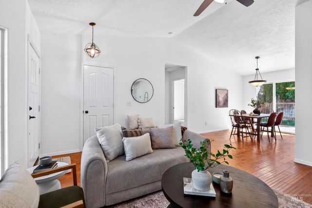 6730 N Waterlilly Way, Boise, ID 83714