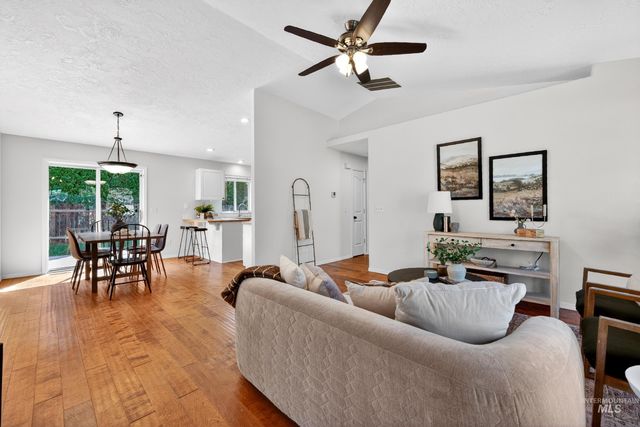 6730 N Waterlilly Way, Boise, ID 83714