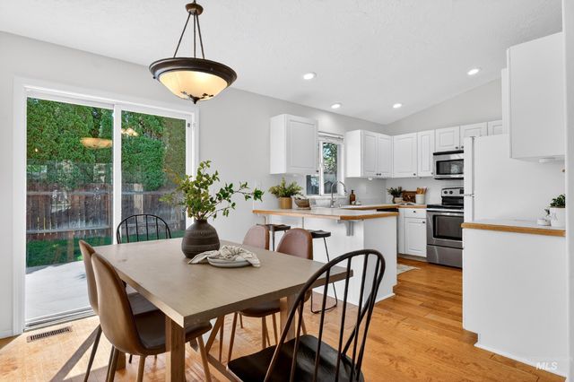 6730 N Waterlilly Way, Boise, ID 83714