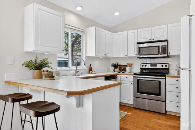 6730 N Waterlilly Way, Boise, ID 83714