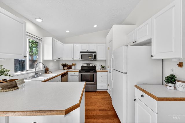 6730 N Waterlilly Way, Boise, ID 83714