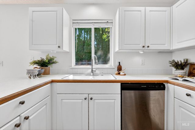 6730 N Waterlilly Way, Boise, ID 83714