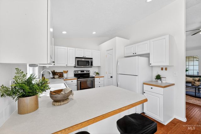6730 N Waterlilly Way, Boise, ID 83714