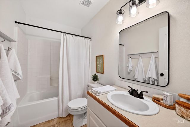 6730 N Waterlilly Way, Boise, ID 83714