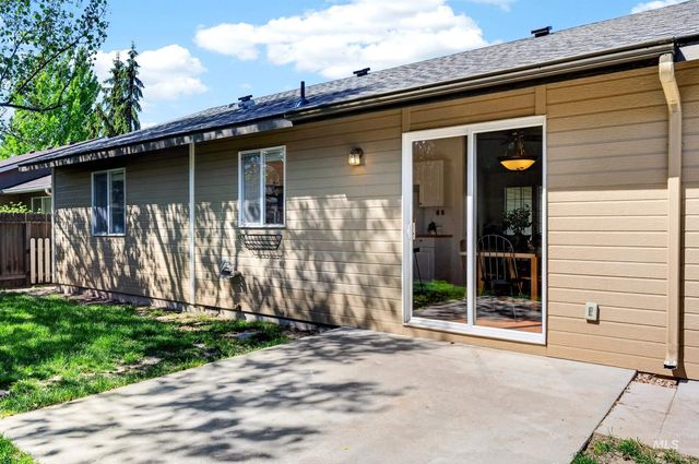6730 N Waterlilly Way, Boise, ID 83714