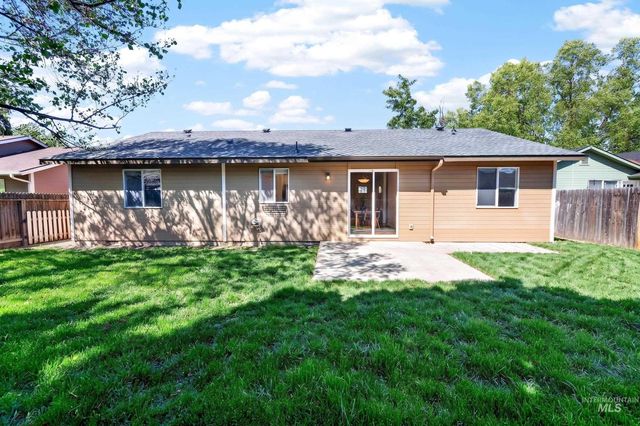 6730 N Waterlilly Way, Boise, ID 83714