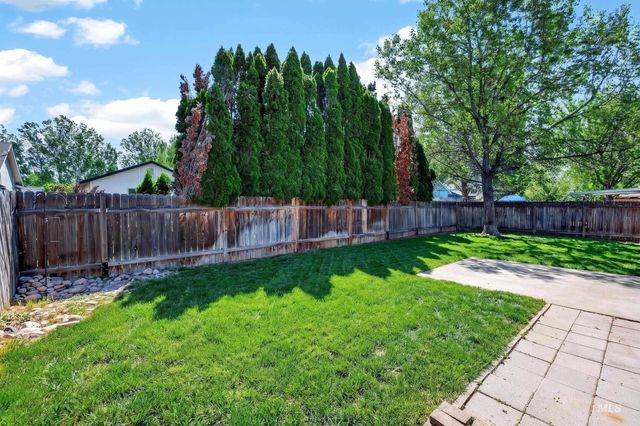 6730 N Waterlilly Way, Boise, ID 83714