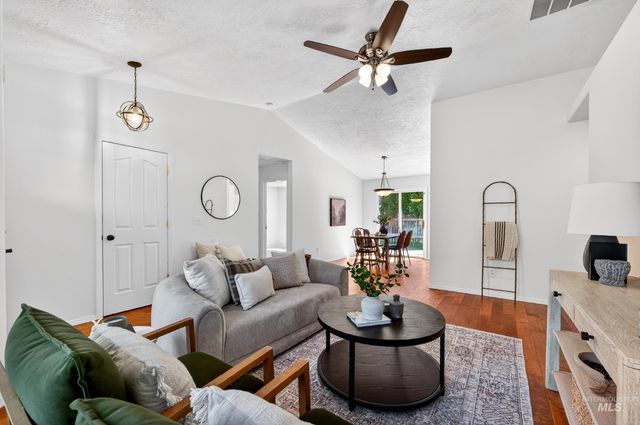 6730 N Waterlilly Way, Boise, ID 83714
