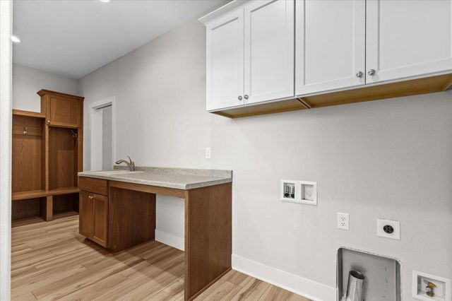 N83W27815 Cress-Brook COURT, Hartland, WI 53029