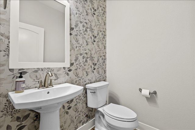 N83W27815 Cress-Brook COURT, Hartland, WI 53029