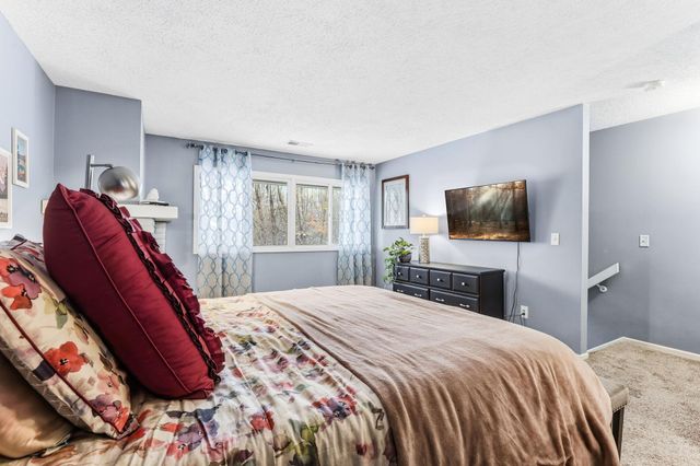 5407 W Brenner Pass, Fridley, MN 55432