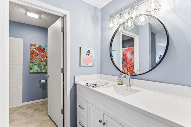 5407 W Brenner Pass, Fridley, MN 55432