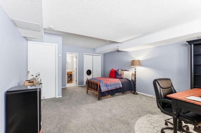 5407 W Brenner Pass, Fridley, MN 55432