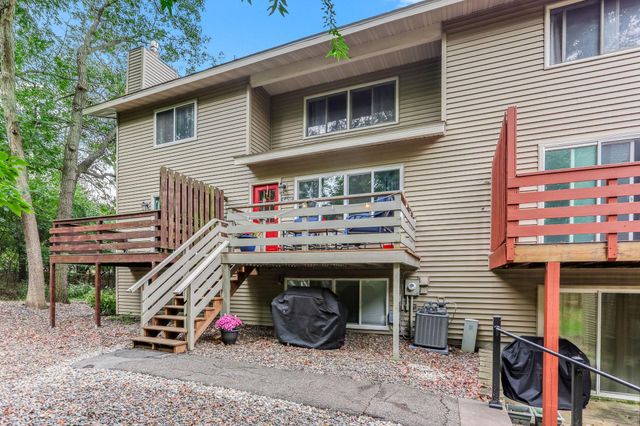 5407 W Brenner Pass, Fridley, MN 55432