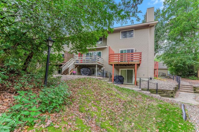 5407 W Brenner Pass, Fridley, MN 55432