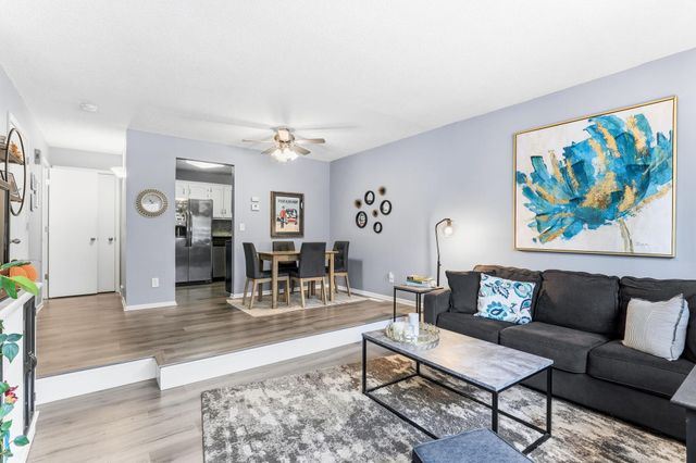 5407 W Brenner Pass, Fridley, MN 55432