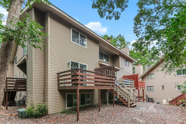 5407 W Brenner Pass, Fridley, MN 55432