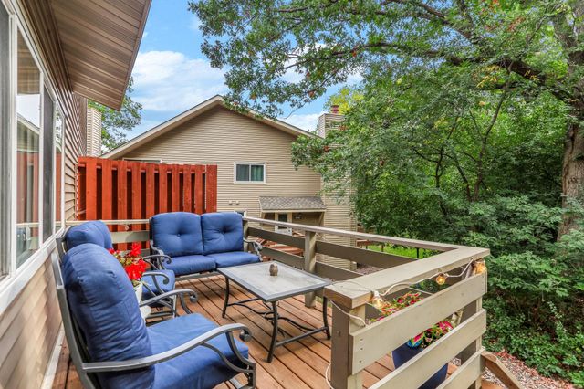 5407 W Brenner Pass, Fridley, MN 55432