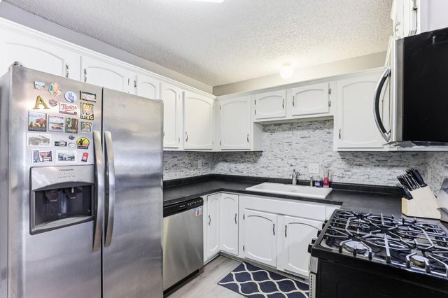 5407 W Brenner Pass, Fridley, MN 55432