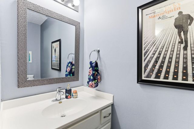 5407 W Brenner Pass, Fridley, MN 55432