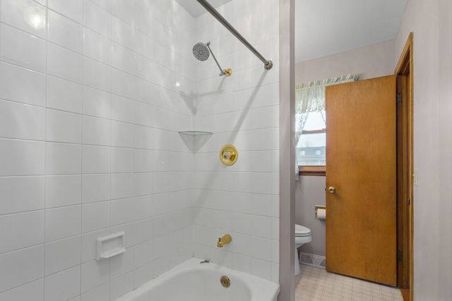 2827 W 13th Street, Davenport, IA 52804