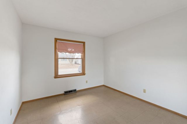 2827 W 13th Street, Davenport, IA 52804